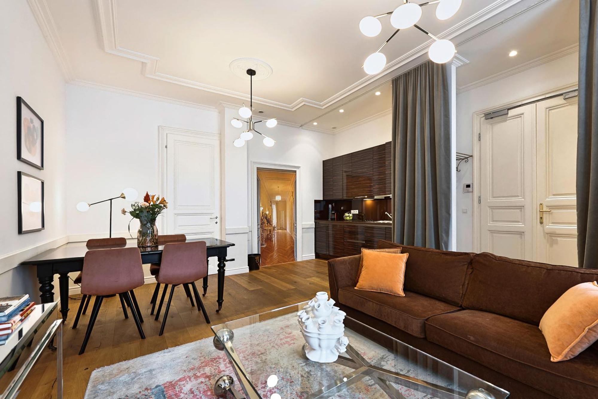 Apartament 6 *