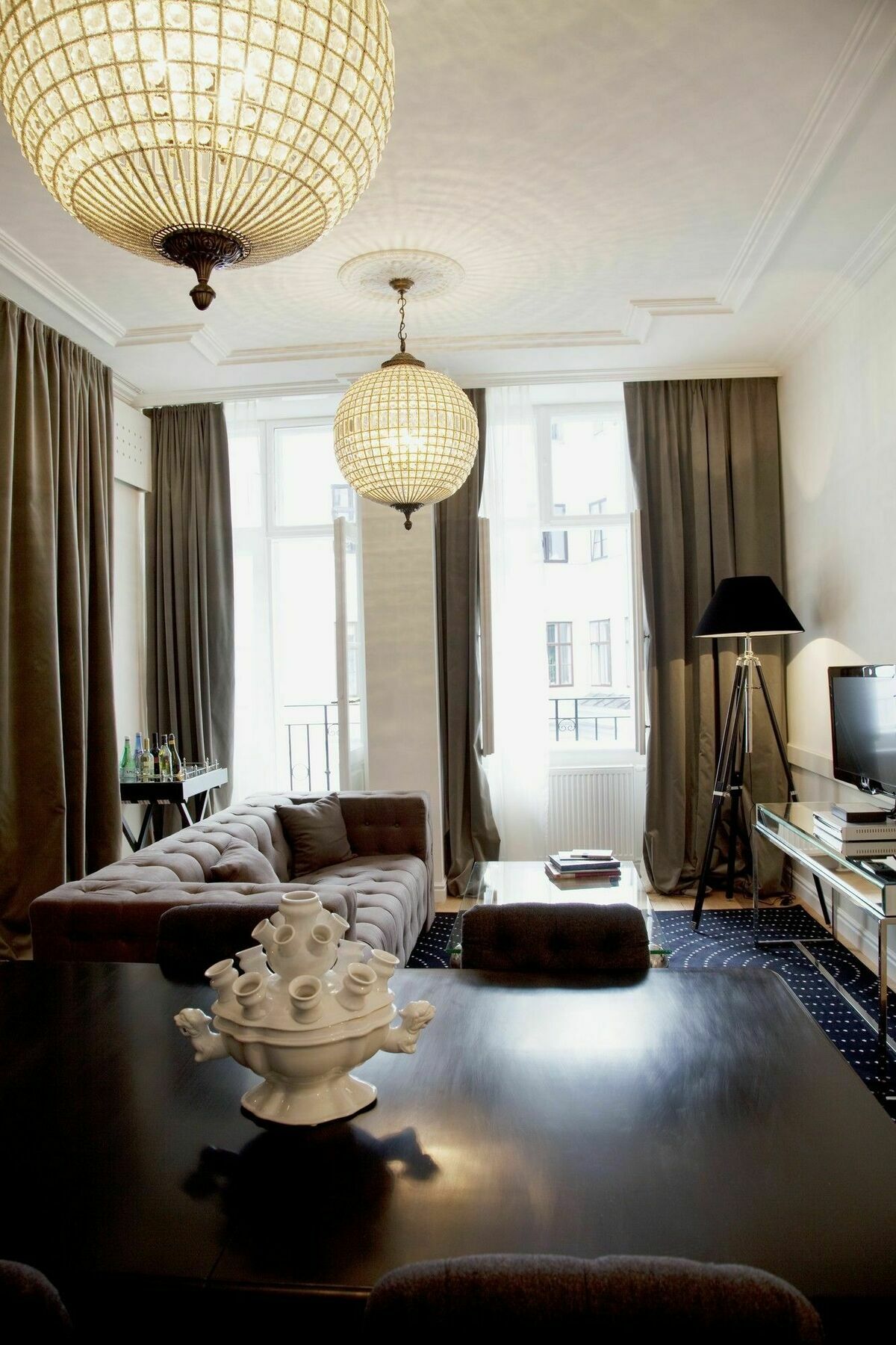 Apartament 6 *